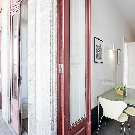 Lovelystay - Aurora Heights Apartman *
