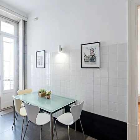 Lovelystay - Aurora Heights Apartman